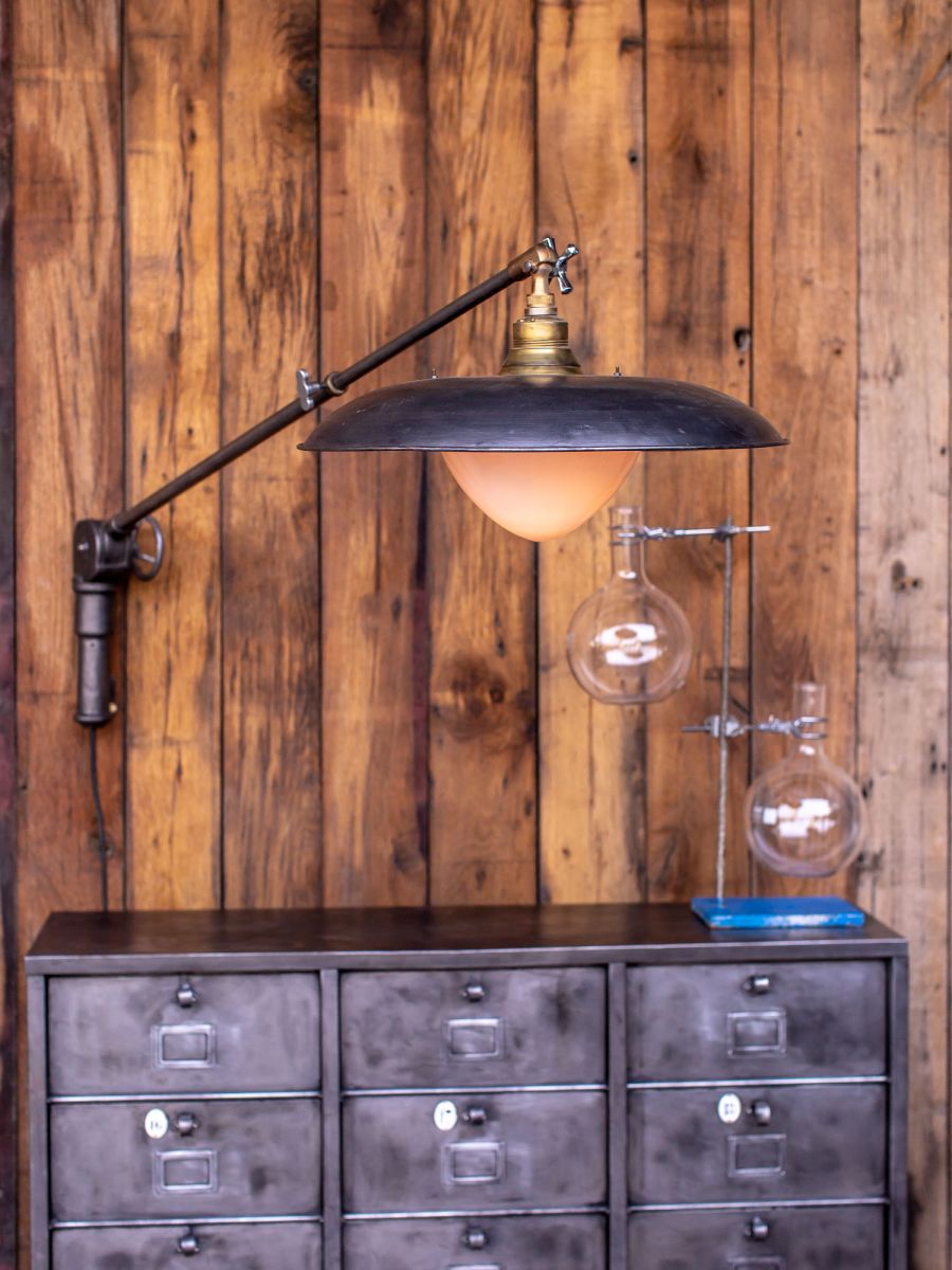 Lampe Scialytique murale globe opaline Lampe Scialytique murale globe opaline – Image 3