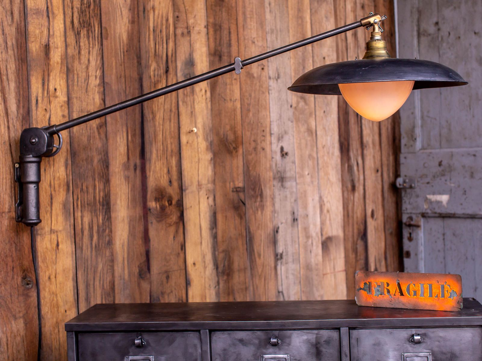 Lampe Scialytique murale globe opaline Lampe Scialytique murale globe opaline – Image 12