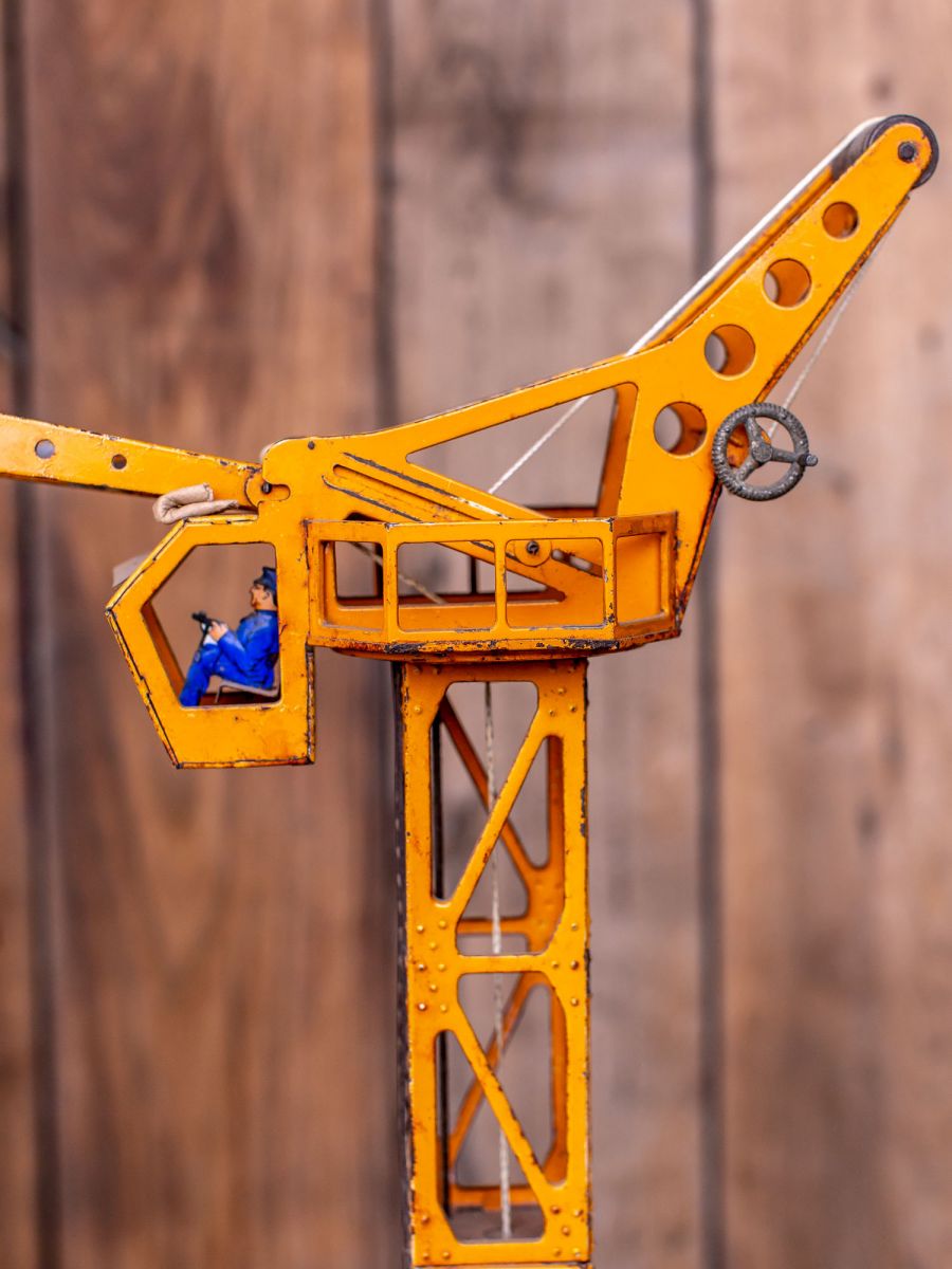 jouet ancienne grande grue avec conducteur – Image 7