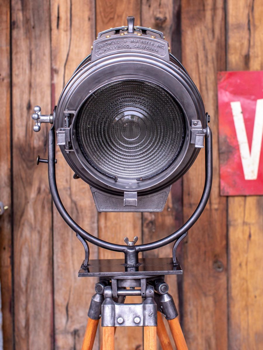 Ancien projecteur cinema Hollywood Bardwell Mcalister pieds bois – Image 3