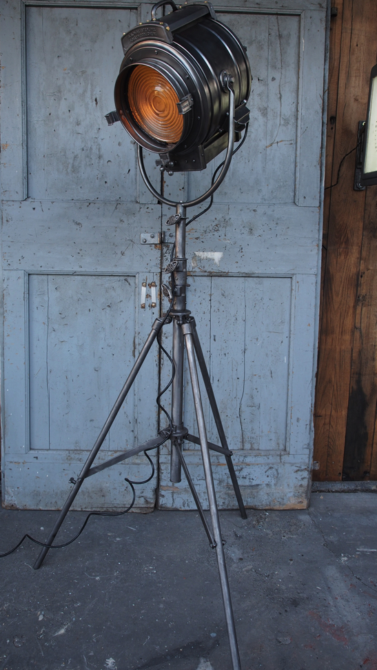 projecteur cinema MCALISTER des studios Hollywood Californie grand pied – Image 2