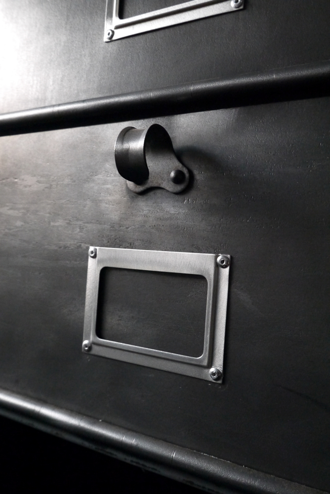 ancien grand meuble 30 casiers industriel a clapet strafor 1950 – Image 8