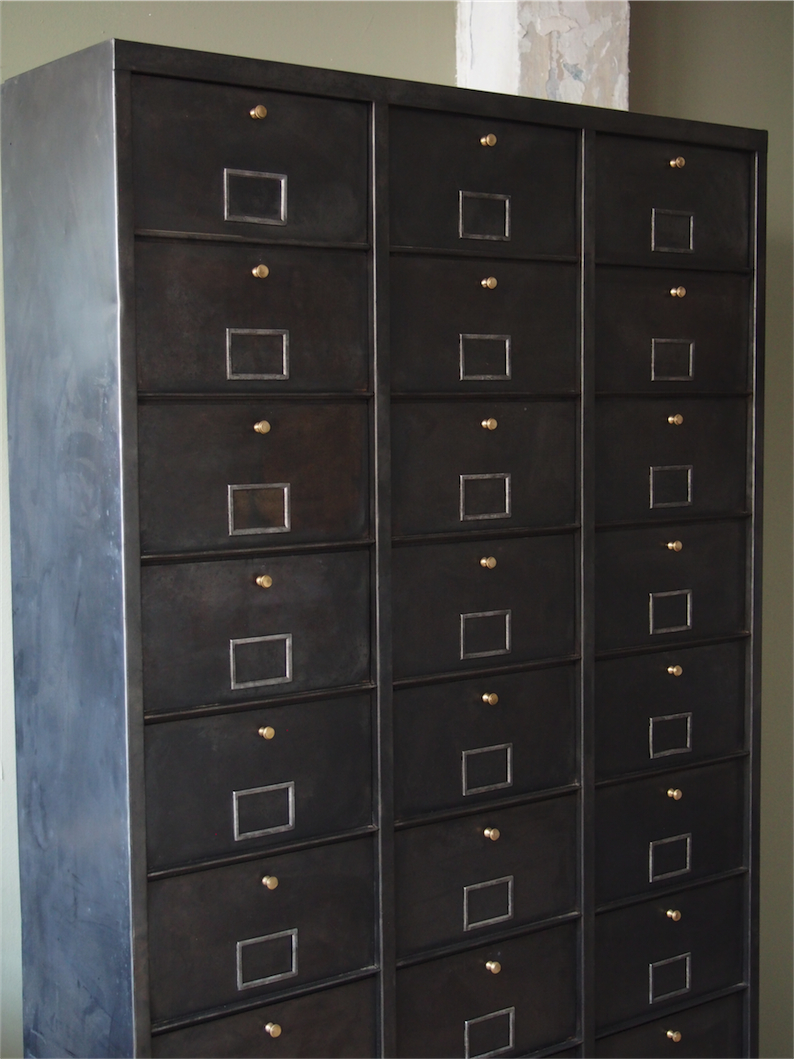 ancien grand meuble 30 casiers industriel a clapet 1950 – Image 3