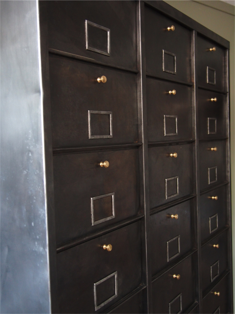 ancien grand meuble 30 casiers industriel a clapet 1950 – Image 4