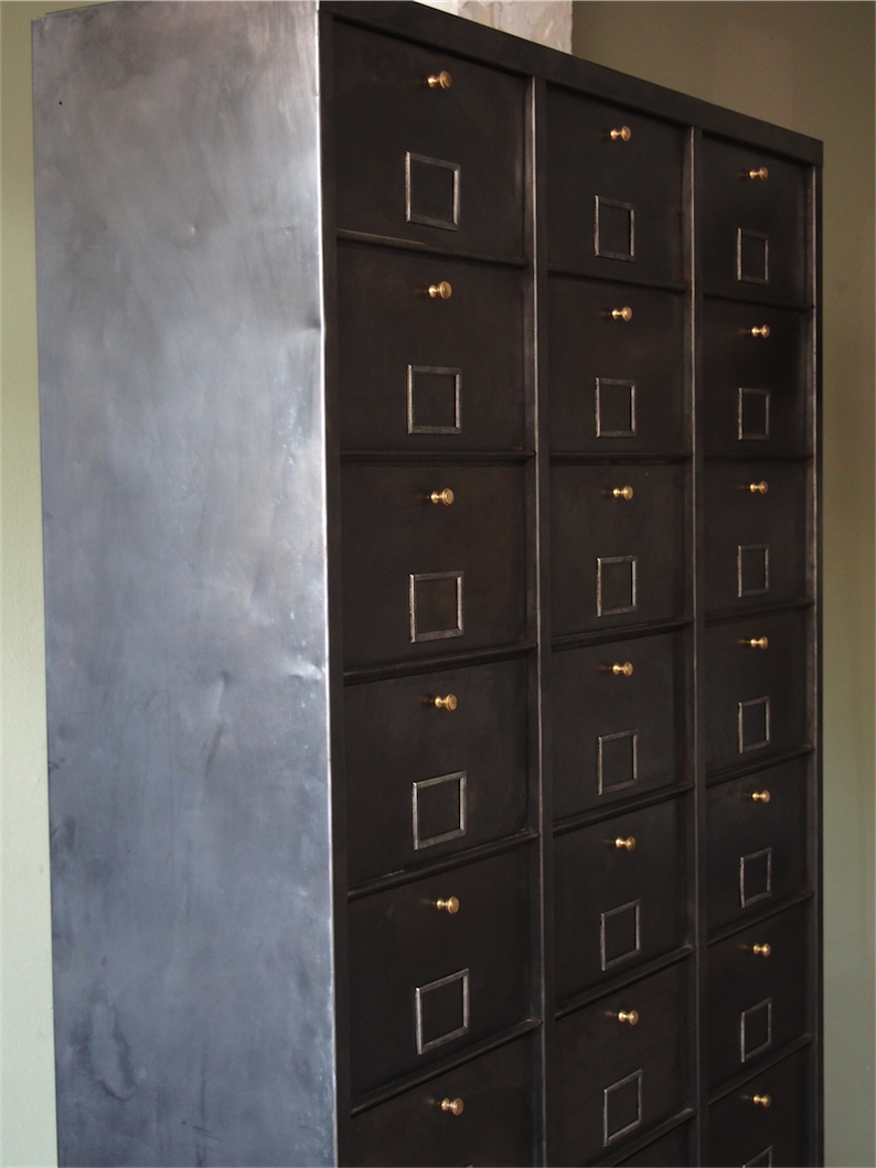 ancien grand meuble 30 casiers industriel a clapet 1950 – Image 6