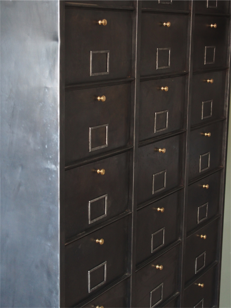 ancien grand meuble 30 casiers industriel a clapet 1950 – Image 7