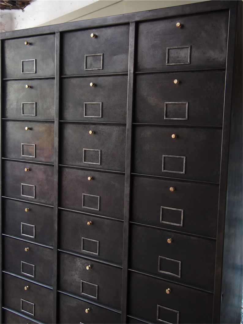 ancien grand meuble 30 casiers industriel a clapet 1950 – Image 9