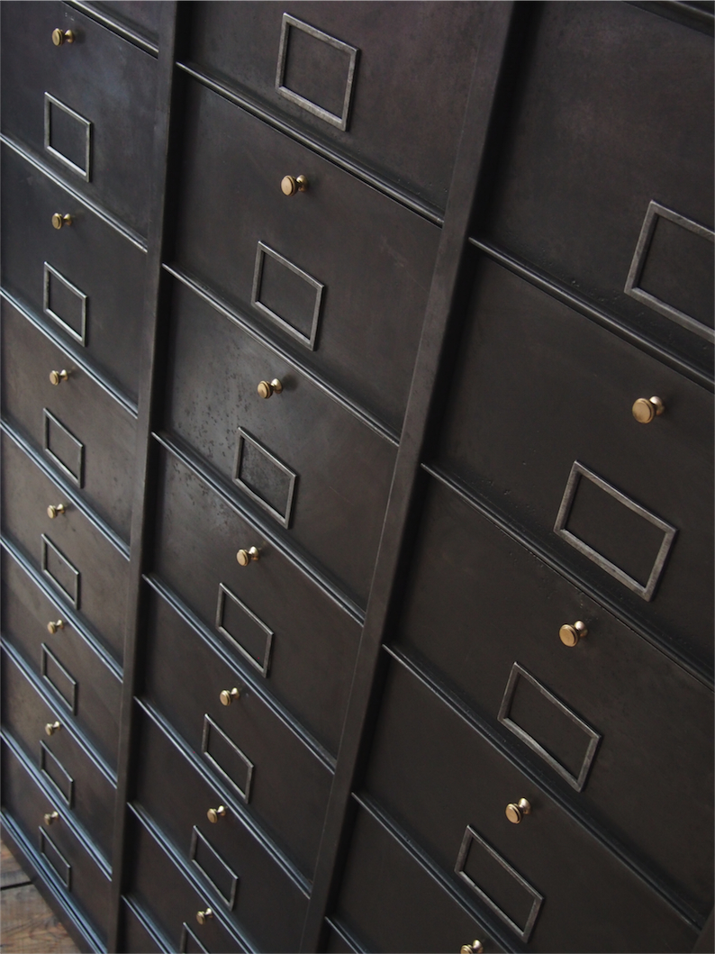 ancien grand meuble 30 casiers industriel a clapet 1950 – Image 11