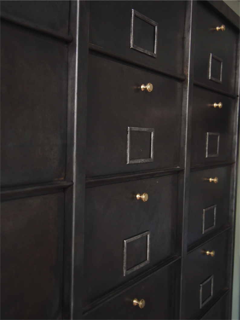 ancien grand meuble 30 casiers industriel a clapet 1950 – Image 14