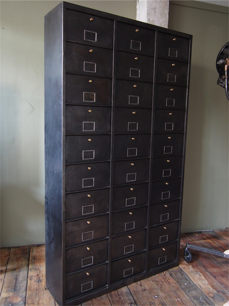 ancien grand meuble 30 casiers industriel a clapet 1950 – Image 2