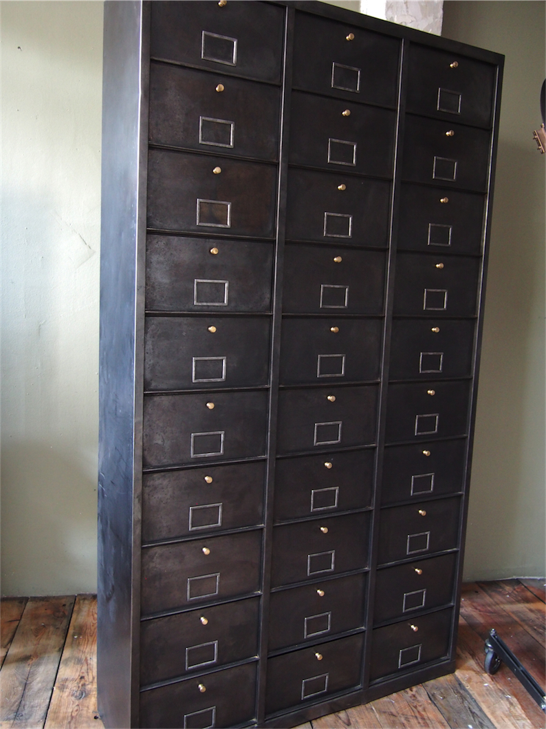 ancien grand meuble 30 casiers industriel a clapet 1950 – Image 15
