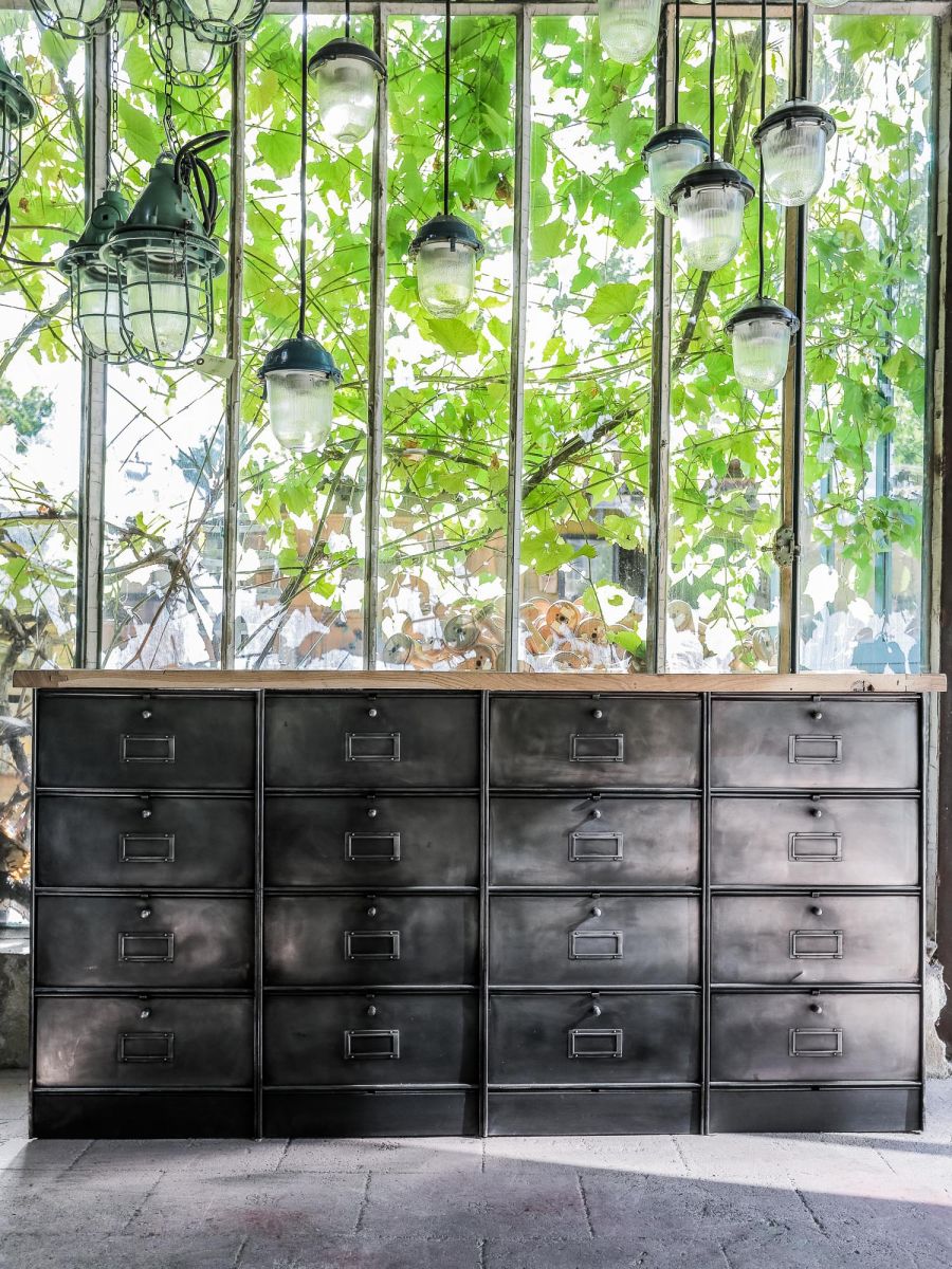 ancien meuble enfilade 16 casiers industriel a clapet roneo 1950 plateau chene massif – Image 2