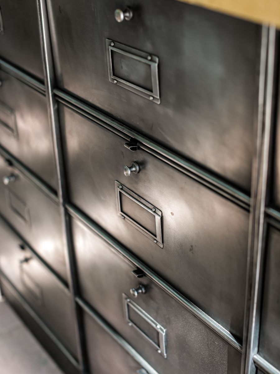 ancien meuble enfilade 16 casiers industriel a clapet roneo 1950 plateau chene massif – Image 12