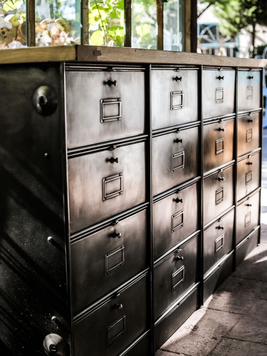 ancien meuble enfilade 16 casiers industriel a clapet roneo 1950 plateau chene massif – Image 13