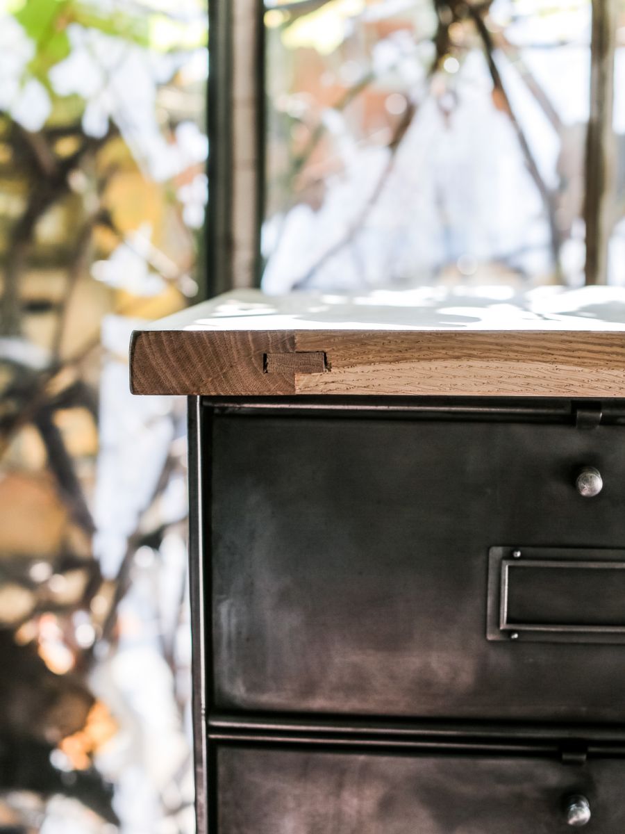 ancien meuble enfilade 16 casiers industriel a clapet roneo 1950 plateau chene massif – Image 16