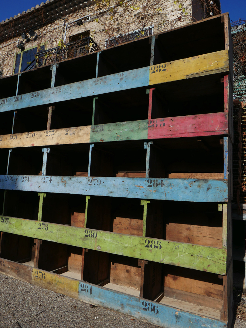 grand meuble metierl en bois a casier couleur – Image 12