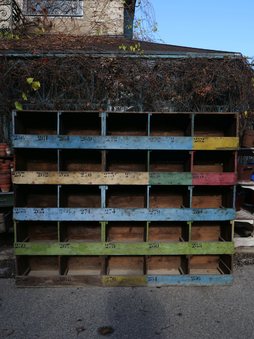 grand meuble metierl en bois a casier couleur – Image 2