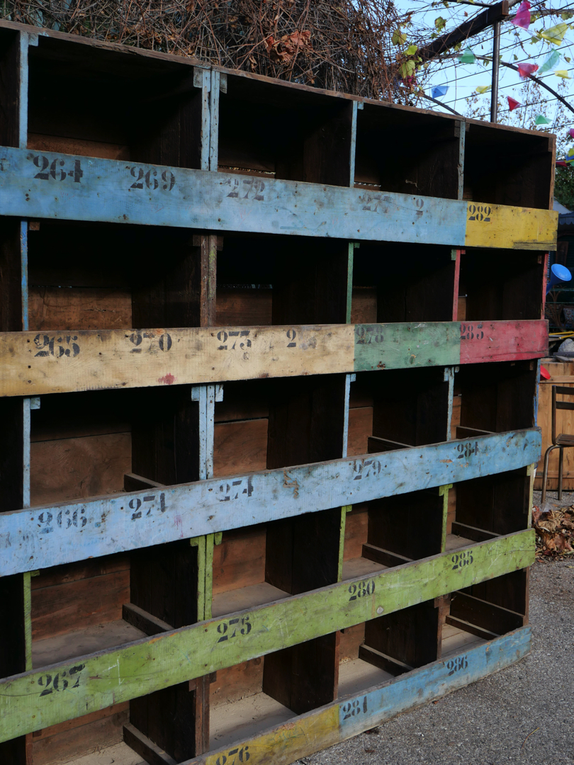 grand meuble metierl en bois a casier couleur – Image 5