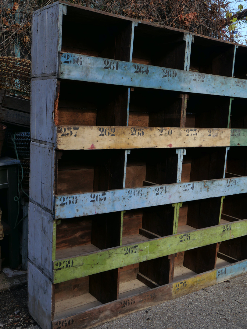 grand meuble metierl en bois a casier couleur – Image 4