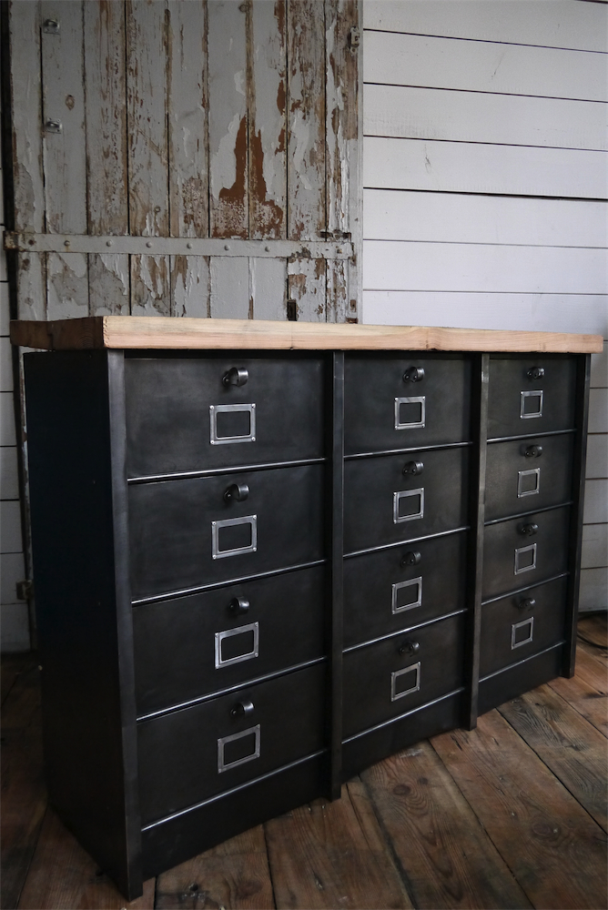 ancien grand meuble 15 casiers industriel strafor plateau pin massif – Image 2