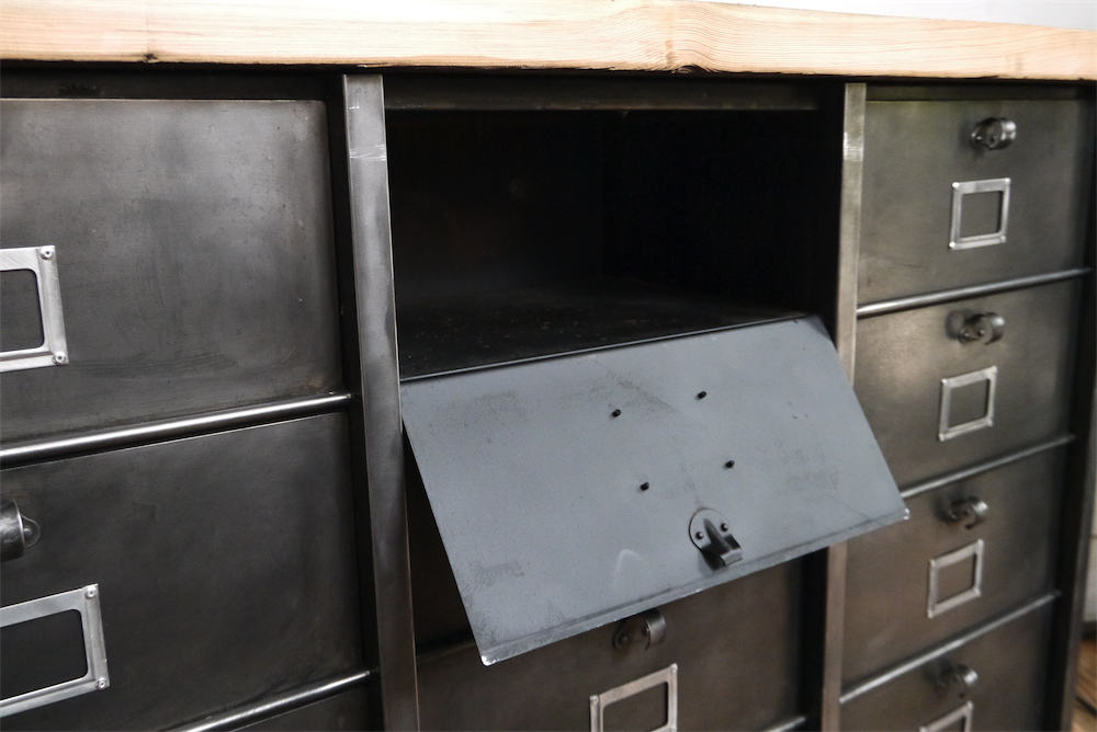 ancien grand meuble 15 casiers industriel strafor plateau pin massif – Image 9