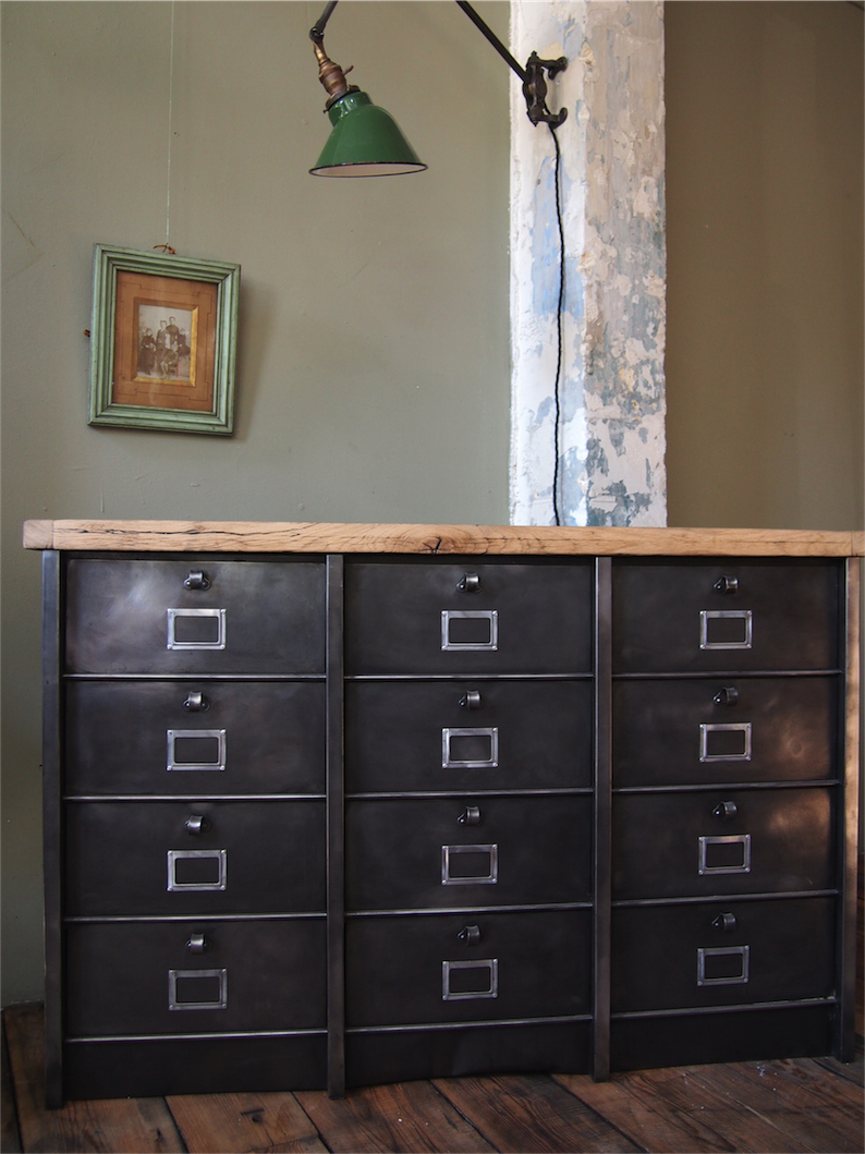 ancien grand meuble 15 casiers industriel strafor plateau chene massif – Image 9