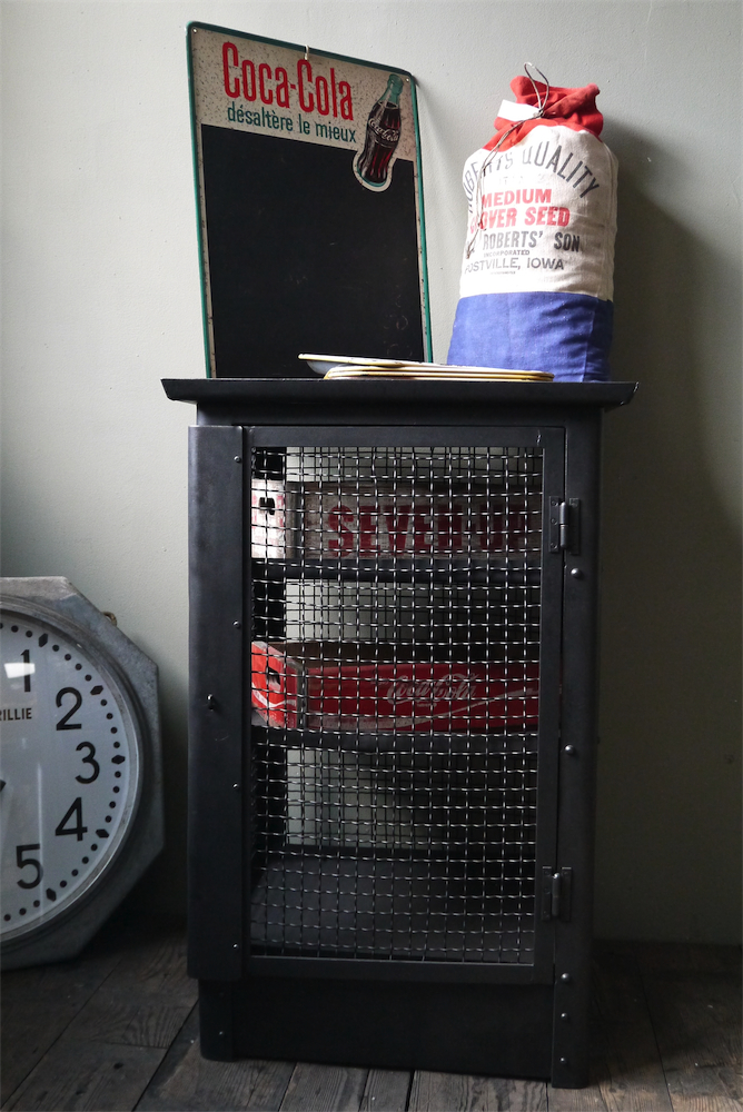 meuble buffet industriel riveté annéeé 30 – Image 16