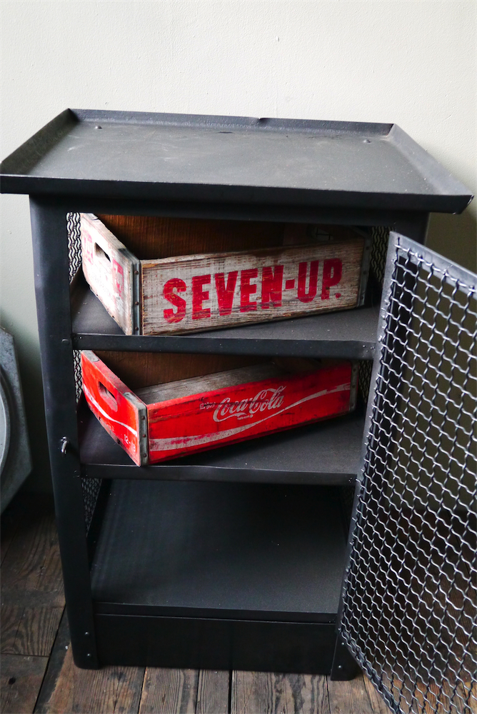 meuble buffet industriel riveté annéeé 30 – Image 6