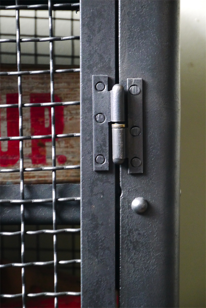 meuble buffet industriel riveté annéeé 30 – Image 7