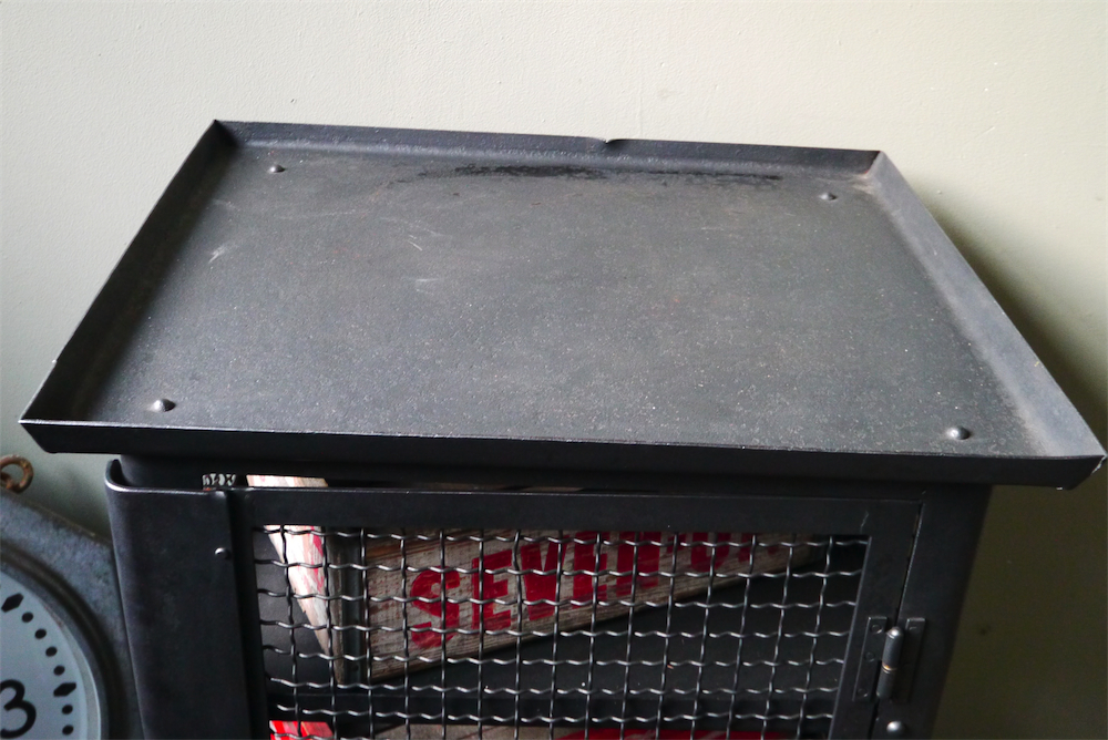 meuble buffet industriel riveté annéeé 30 – Image 9