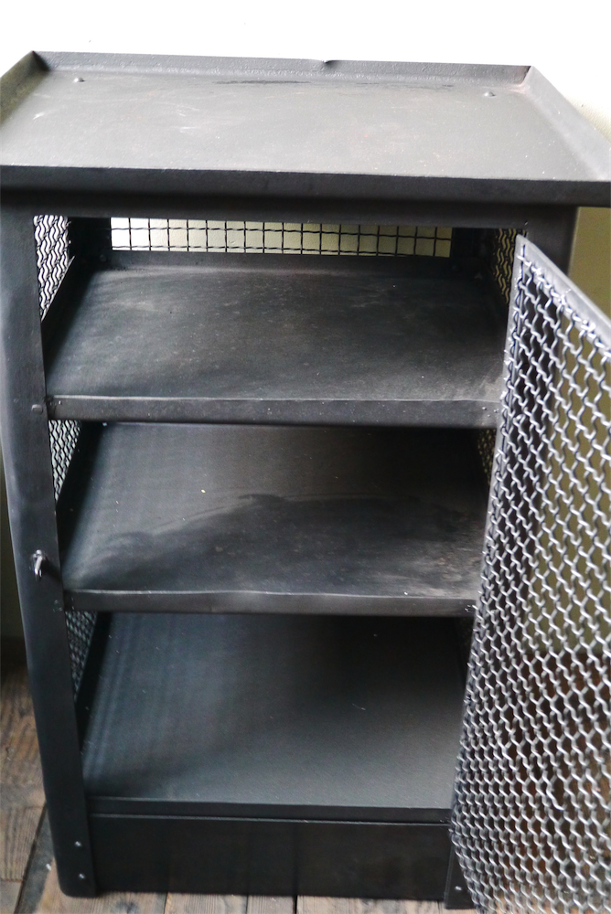 meuble buffet industriel riveté annéeé 30 – Image 11