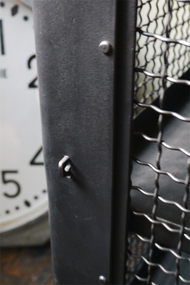 meuble buffet industriel riveté annéeé 30 – Image 15