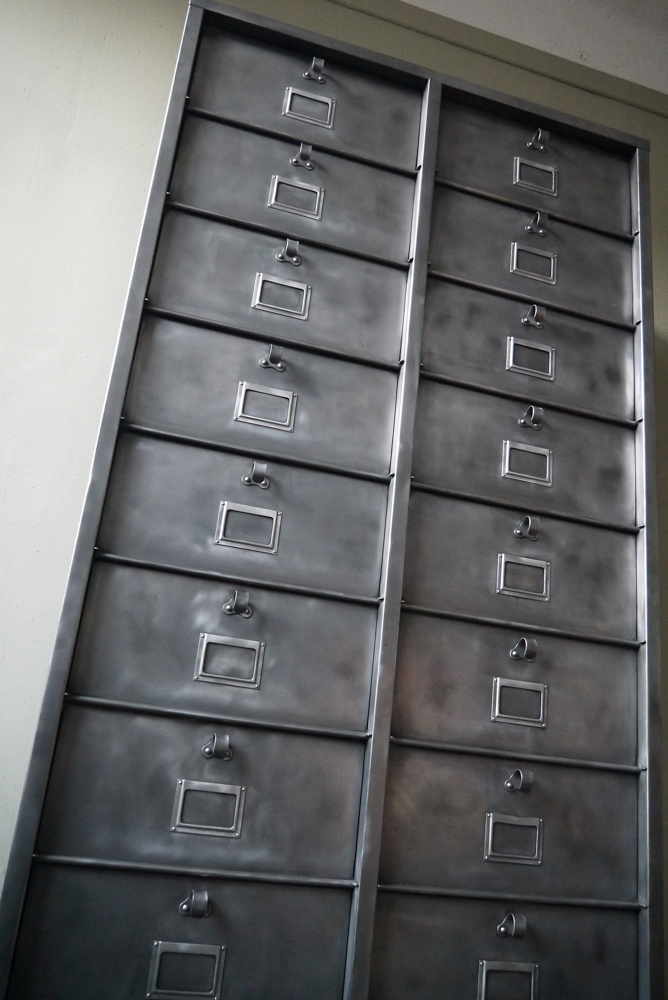 ancien grand meuble 20 casiers industriel strafor – Image 9