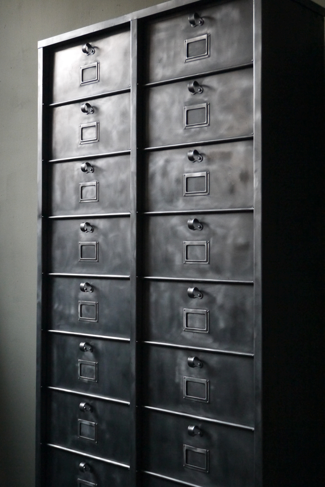 ancien grand meuble 20 casiers industriel – Image 15