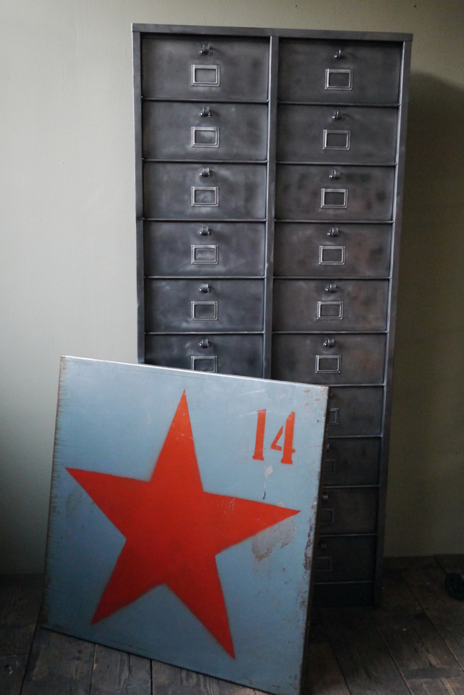 ancien grand meuble 20 casiers industriel strafor – Image 2