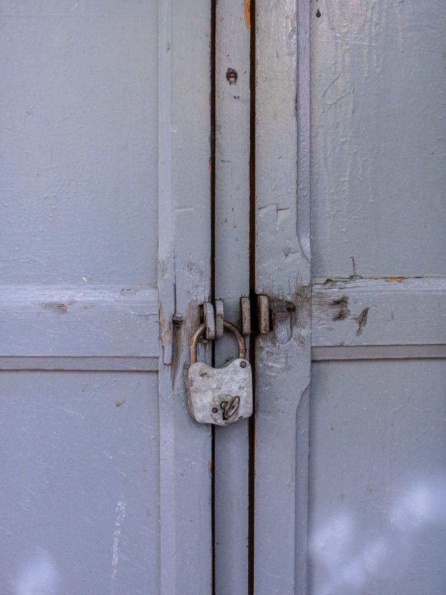 grand meuble de garage casier bois patine grise – Image 4