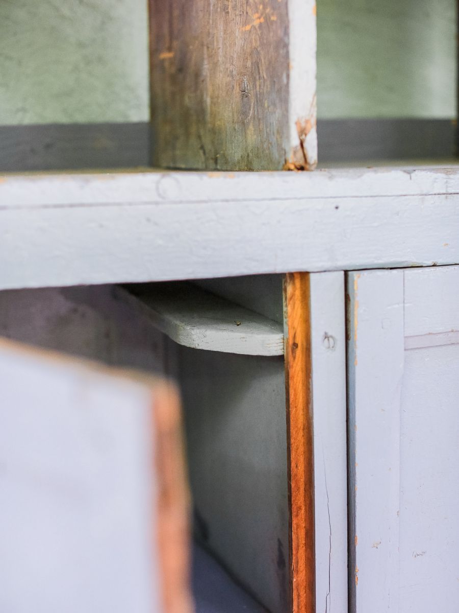 grand meuble de garage casier bois patine grise – Image 6