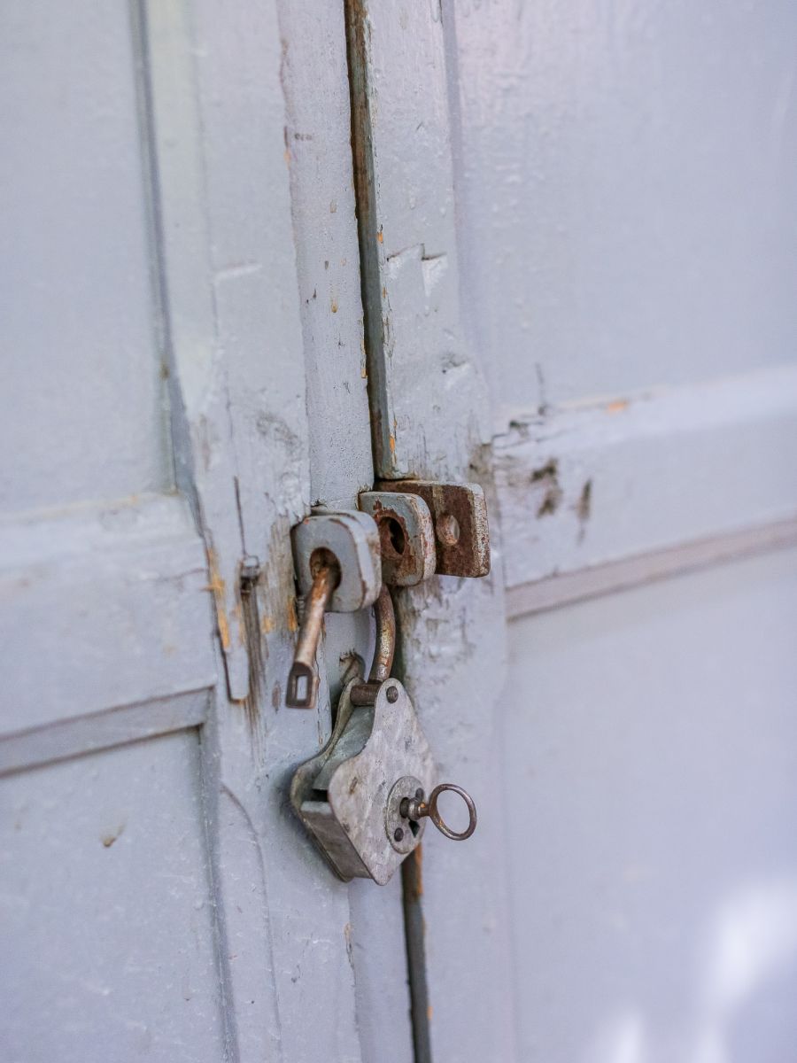 grand meuble de garage casier bois patine grise – Image 13