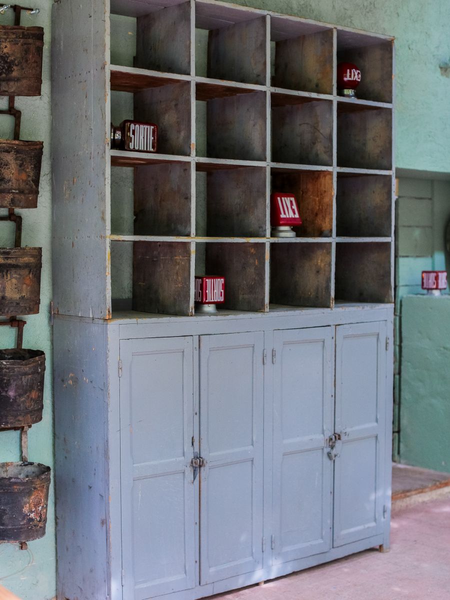 grand meuble de garage casier bois patine grise – Image 19