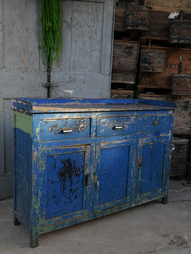 meuble metier etabli industriel en bois patine bleu dans son jus – Image 3