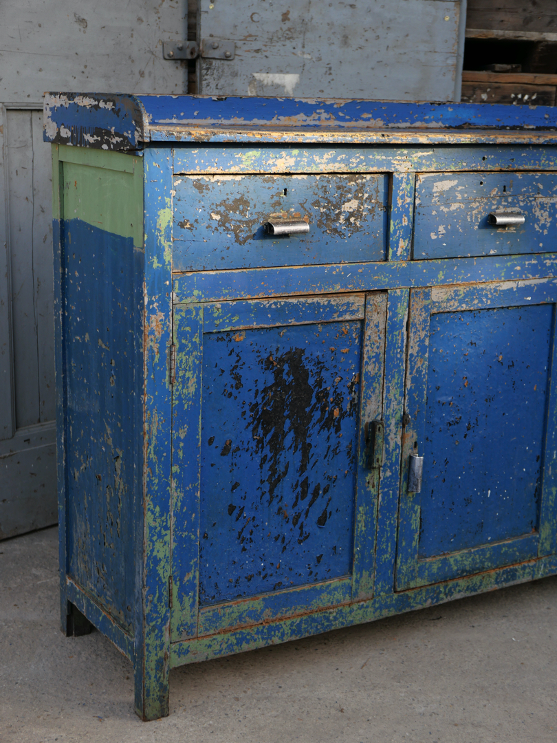 meuble metier etabli industriel en bois patine bleu dans son jus – Image 4