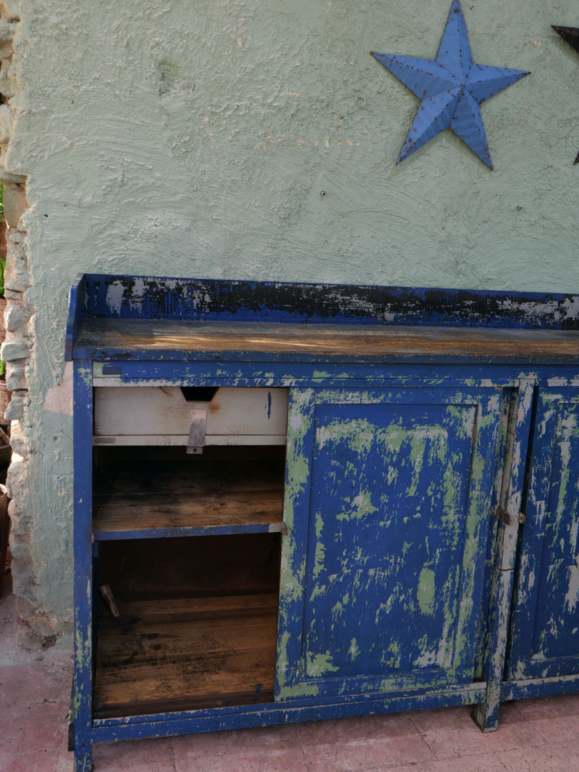 grand enfilade etabli industriel en bois patine bleu dans son jus – Image 11