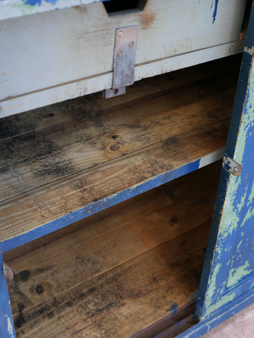 grand enfilade etabli industriel en bois patine bleu dans son jus – Image 13