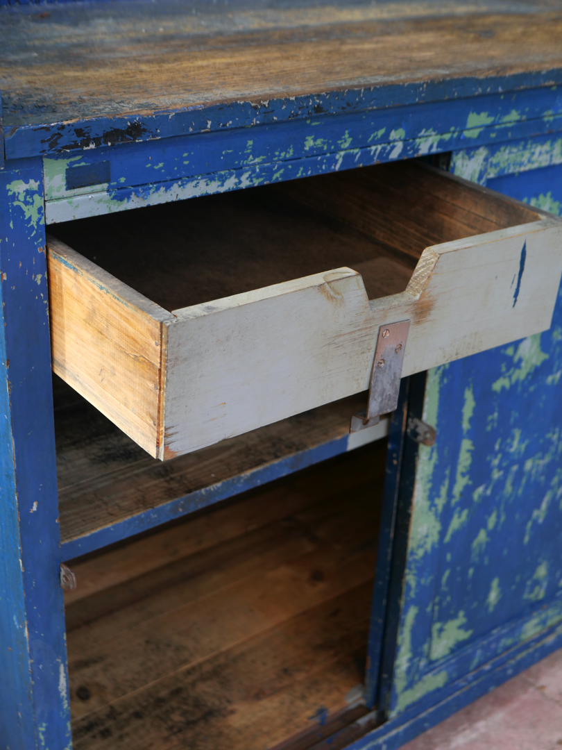 grand enfilade etabli industriel en bois patine bleu dans son jus – Image 14
