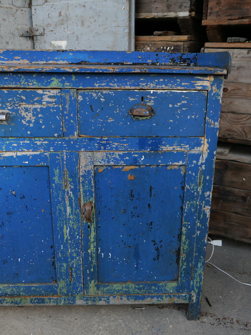 meuble metier etabli industriel en bois patine bleu dans son jus – Image 10