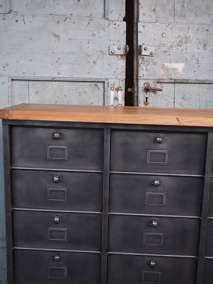 ancien grand meuble 15 casiers industriel strafor plateauchene massif – Image 9