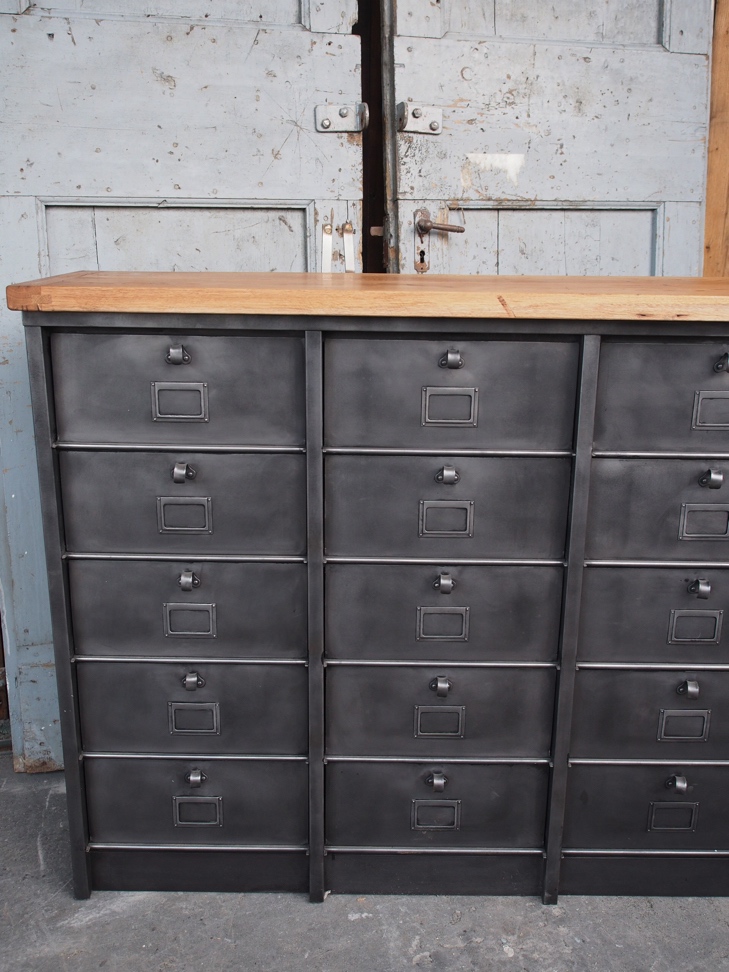 ancien grand meuble 15 casiers industriel strafor plateauchene massif – Image 10
