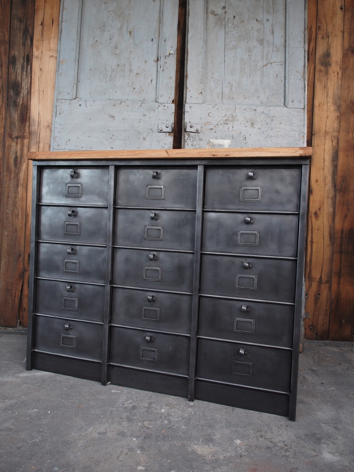 ancien grand meuble 15 casiers industriel strafor plateauchene massif – Image 12