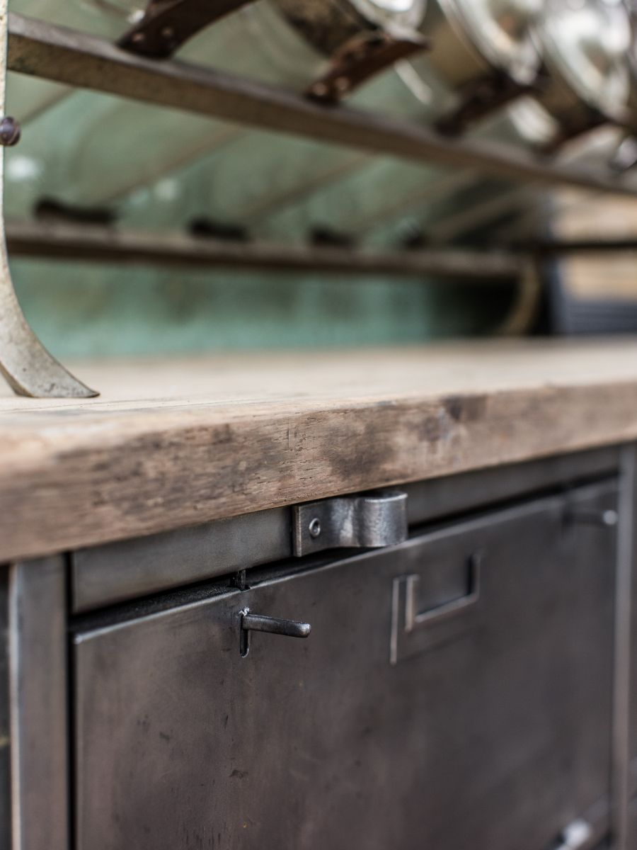 taller militar enfilado industrial de 9 compartimentos tapa de roble viejo macizo - Image 8