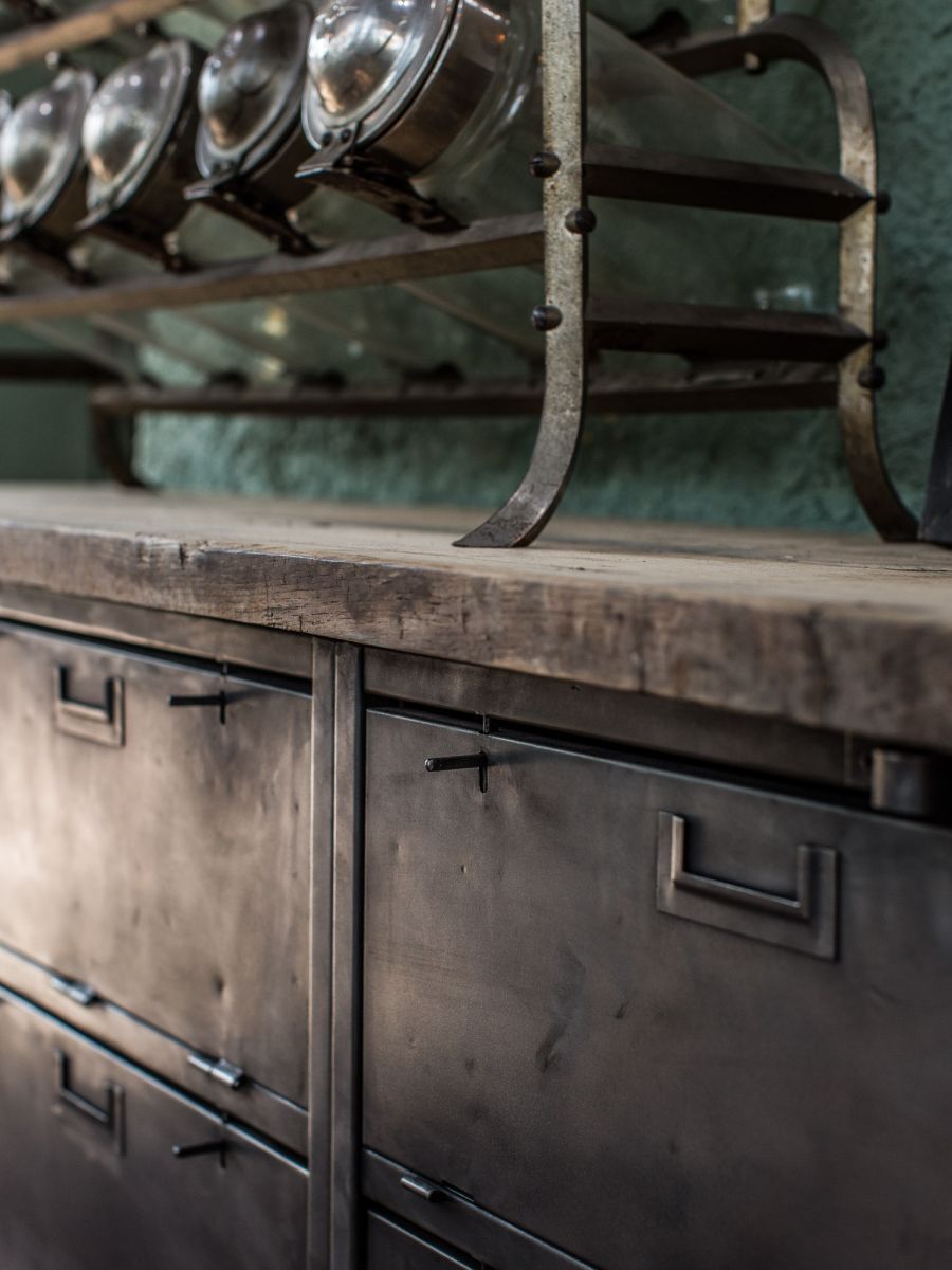 taller militar enfilado industrial de 9 compartimentos tapa de roble viejo macizo - Image 5